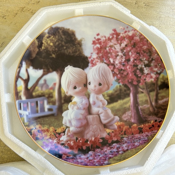 7 plates from Hamilton's Classic Collection,  Precious Moments. - Picture 14 of 15